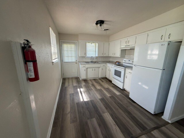 Building Photo - 704 SE 41st St