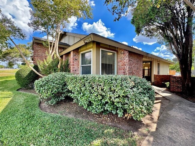 Foto del edificio - 1423 W Braker Ln