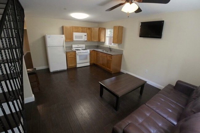 Foto del edificio - 1225 W 37th Pl