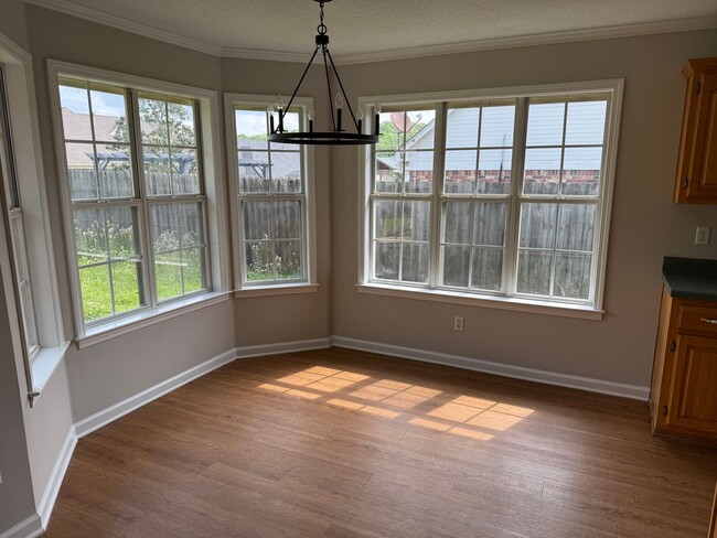Building Photo - 1346 Pendulum Dr N