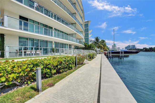 Foto del edificio - 6620 Indian Creek Dr