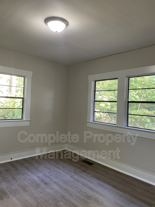 Foto del edificio - 1657 Lee Ave SW