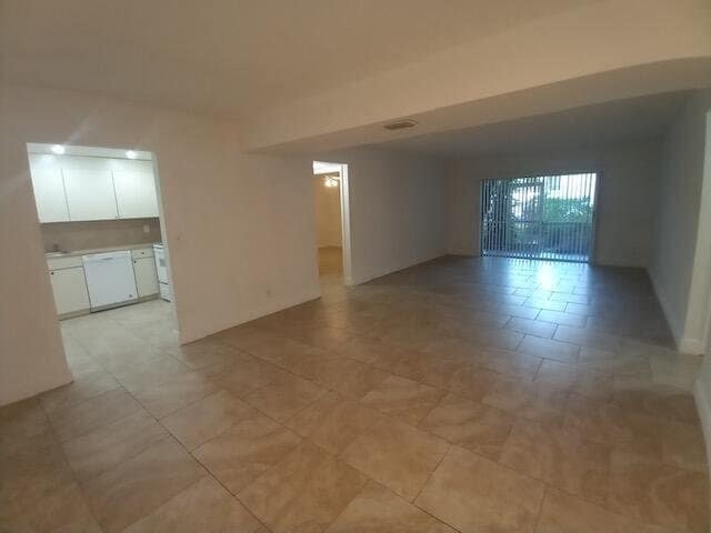 Photo - 632 NW 13th St (Boca Raton, FL) Apartment
