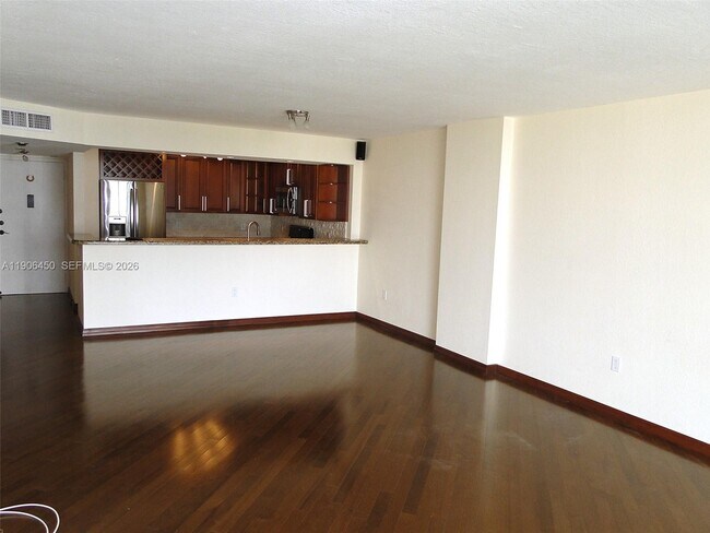 Foto del edificio - 2801 NE 183rd St