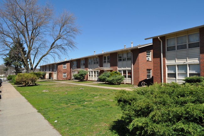 Building Photo - Hilltop Apartments