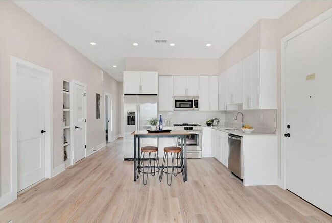 Photo - 1130 Penn St NE House