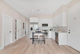 Building Photo - 1130 Penn St NE