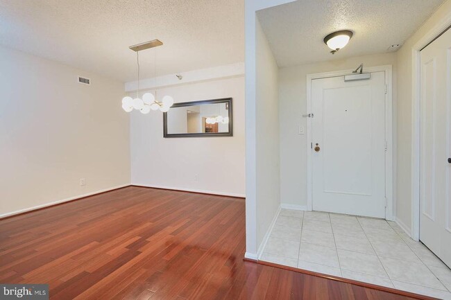 Foto del edificio - 5802 Nicholson Ln