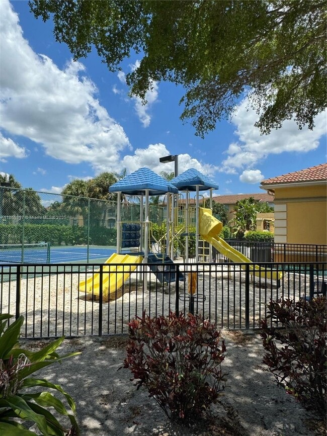 Foto del edificio - 9615 NW 1st Ct