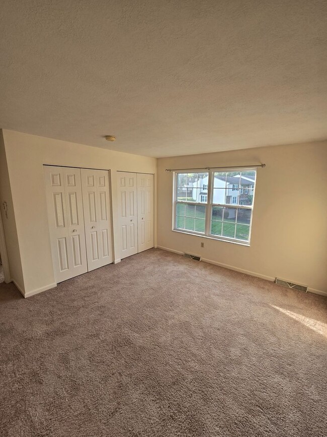 Building Photo - Spacious 3-bedroom Gibsonia townhome