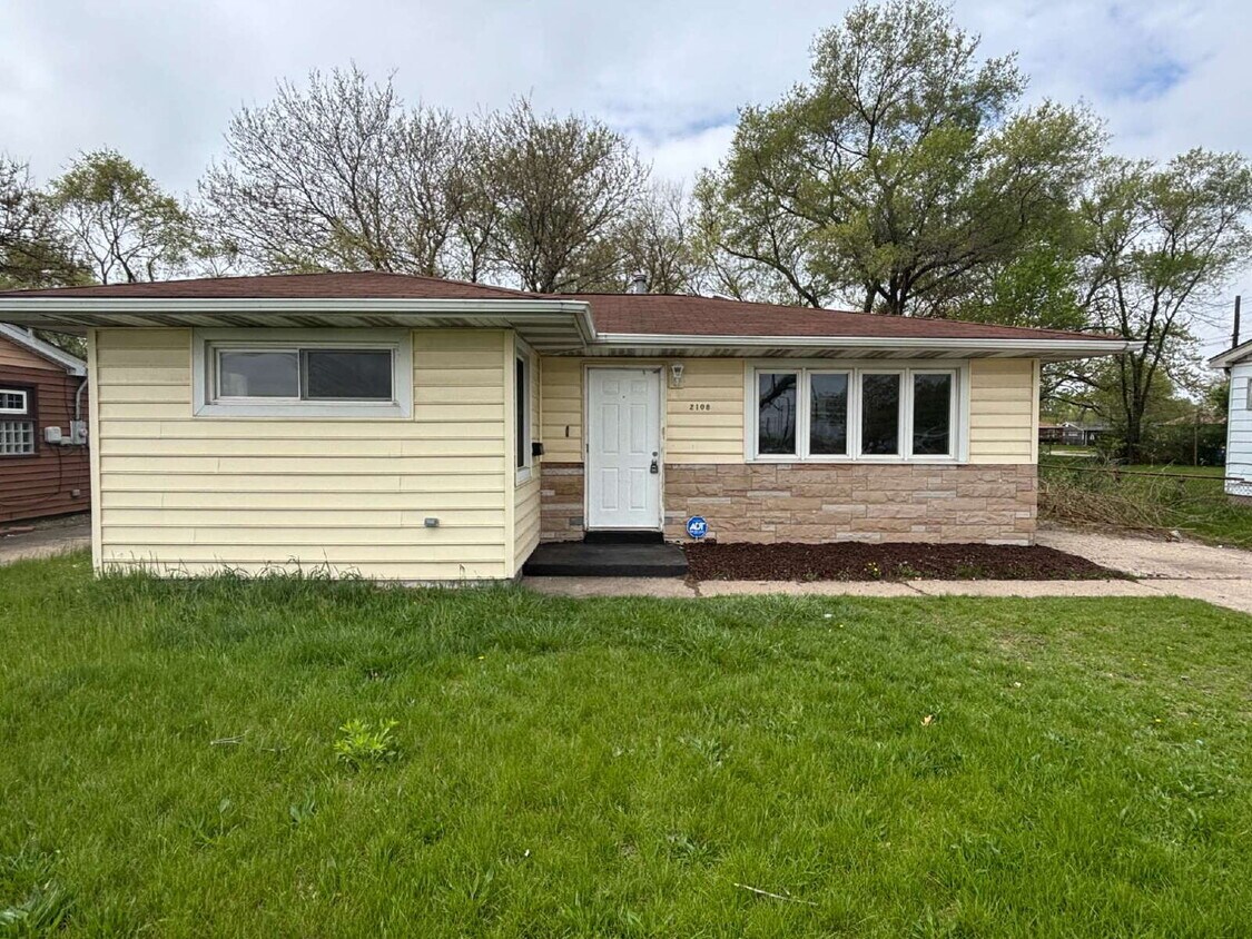 Primary Photo - Spacious 3-bed home in Gary!