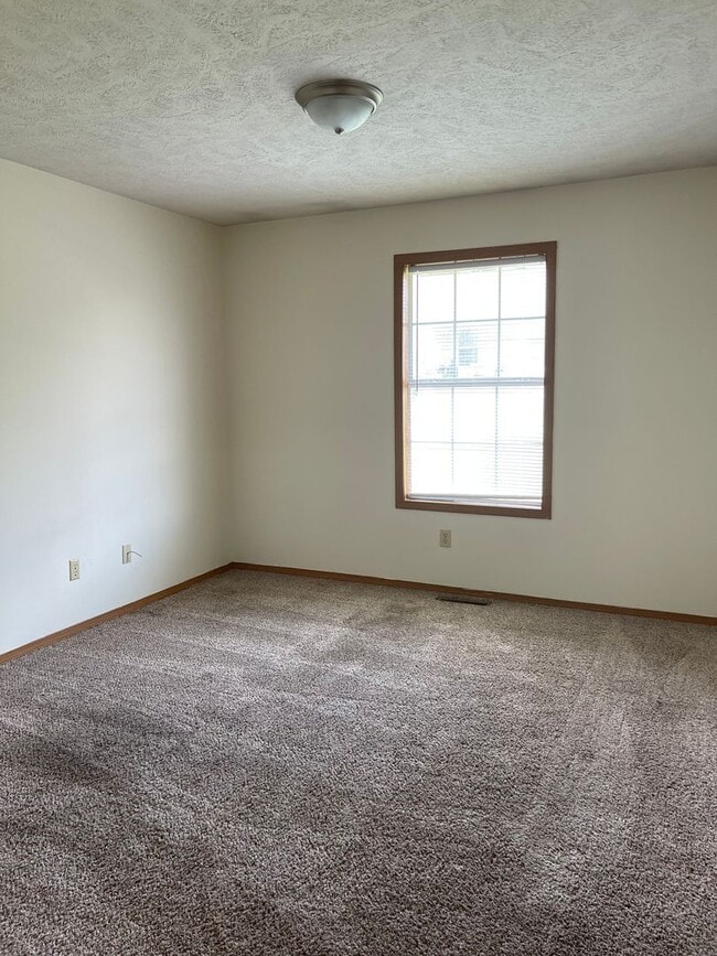 Building Photo - 816 Pinhook Dr