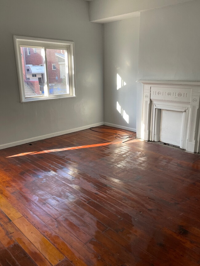 Photo - 5220 Holmes St House