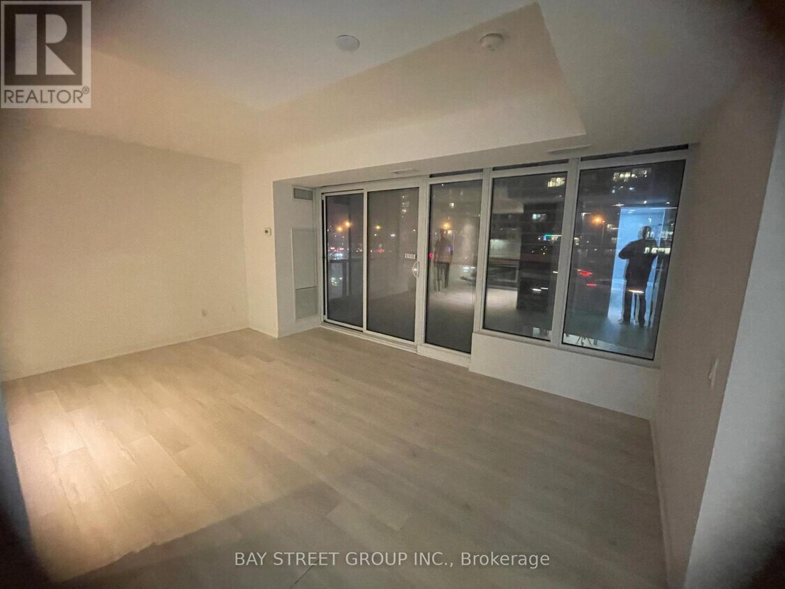 Primary Photo - 70-670 Queens Wharf Rd