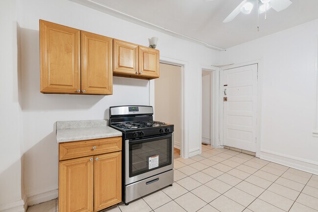 Foto del edificio - 2450 S Whipple St