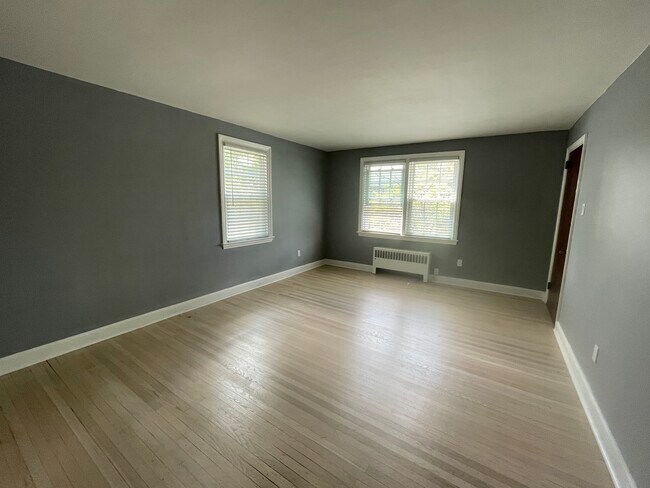 Living Room - 5 Trent Rd