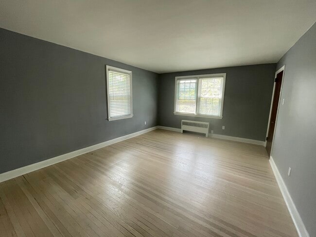 Living Room - 5 Trent Rd