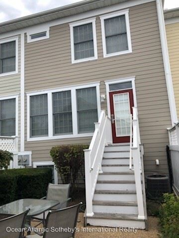Building Photo - 4 br, 4.5 bath House - 14 Village Green Drive