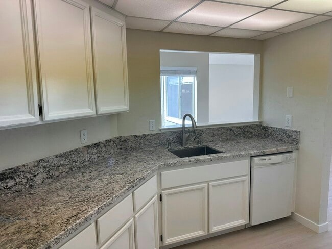 Building Photo - 1891 Lakebird Dr