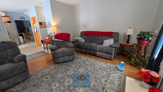 Foto del edificio - 126 Pinecrest Rd