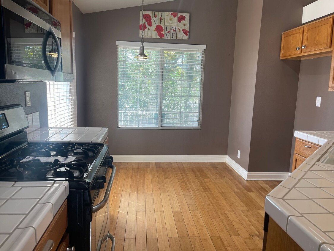 Primary Photo - 3+2 Ready Now! WESTPARK AREA! Location! Lo...