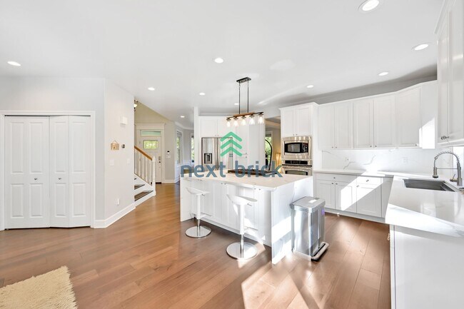 Foto del edificio - 4 BED & 3 BATH SINGLE FAMILY HOUSE FOR RENT