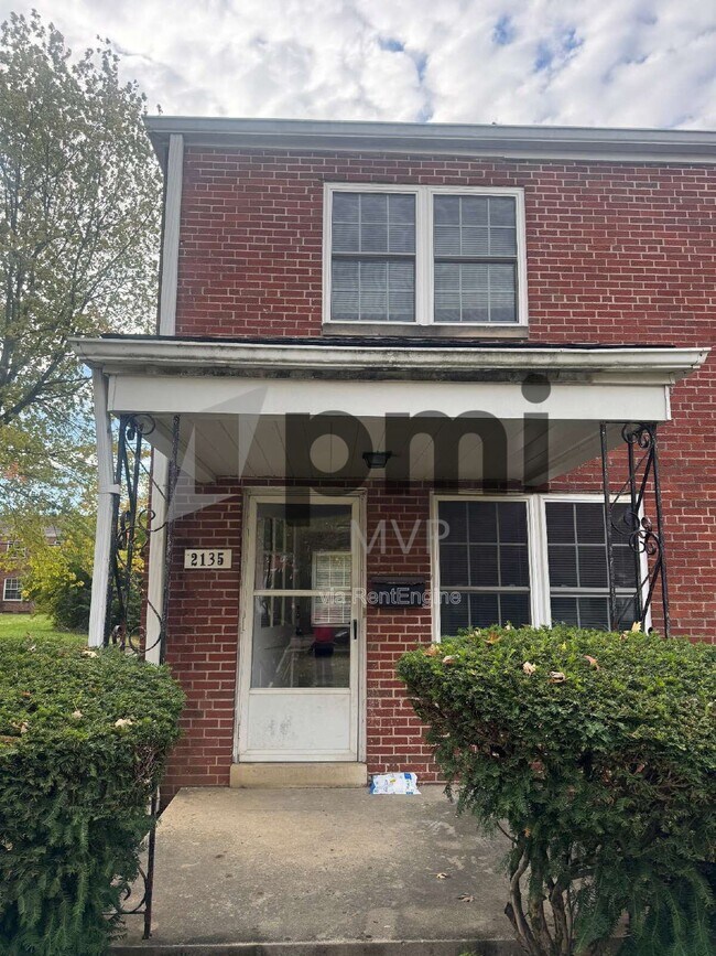 Foto del edificio - 2135 Ridgeview Rd