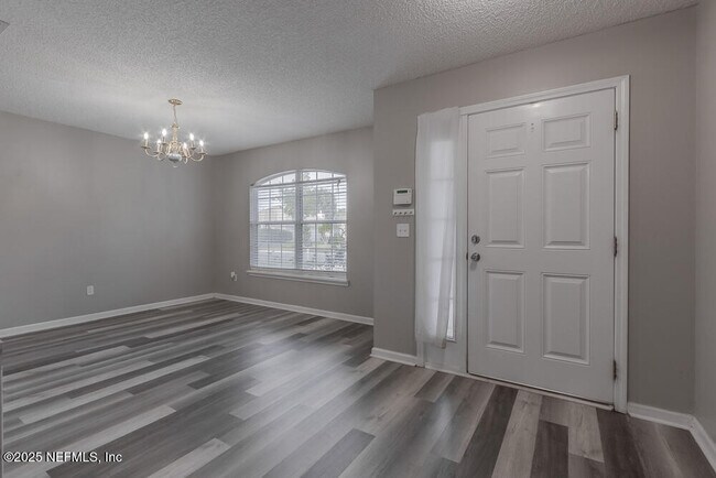 Foto del edificio - 14004 Crestwick Dr W