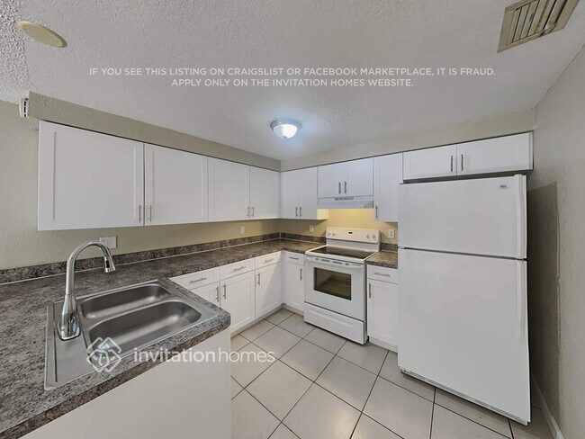 Building Photo - 16123 Sandcrest Way