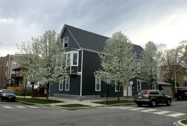 Foto del edificio - 2956 N Spaulding Ave