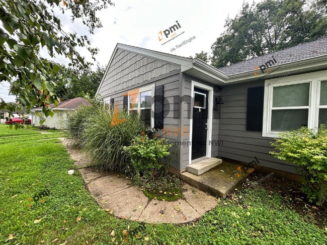 Building Photo - 2908 Oakdale Ave