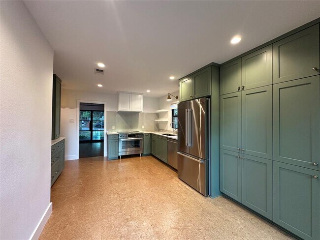Foto del edificio - 4711 Fairview Dr