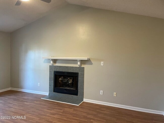 Building Photo - Welcome to Deerfield!