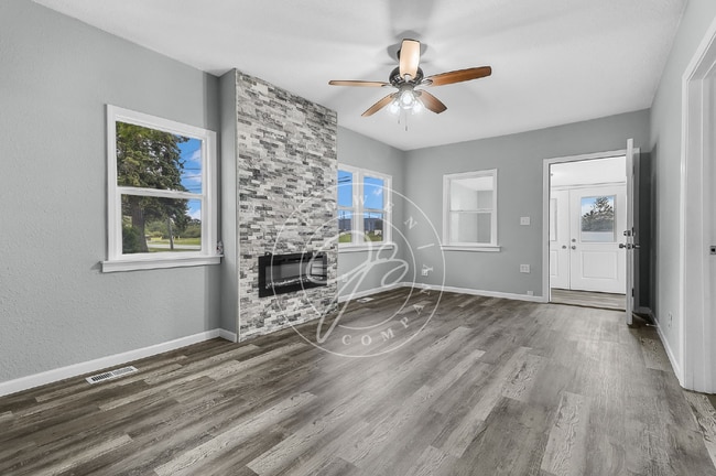 Building Photo - Unique rental opportunity in the heart of ...