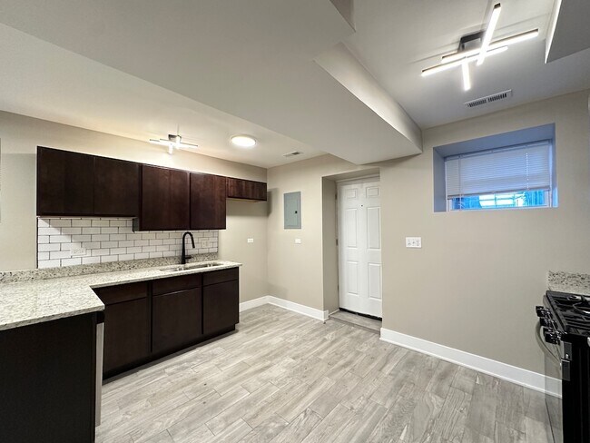 Building Photo - 3301 N Harding Ave