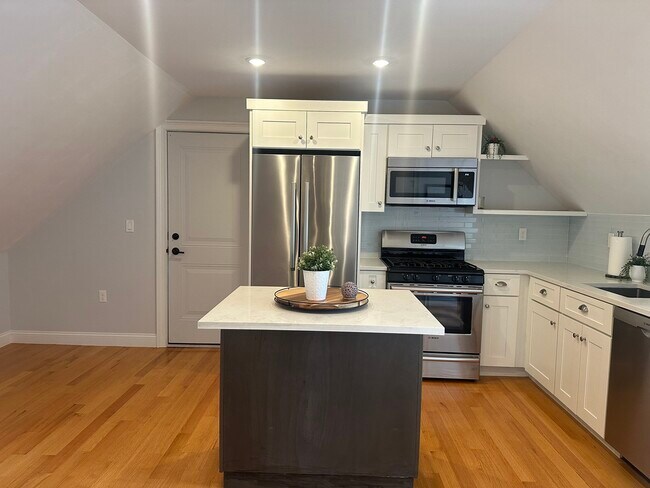 Building Photo - 25 Chilcott Pl