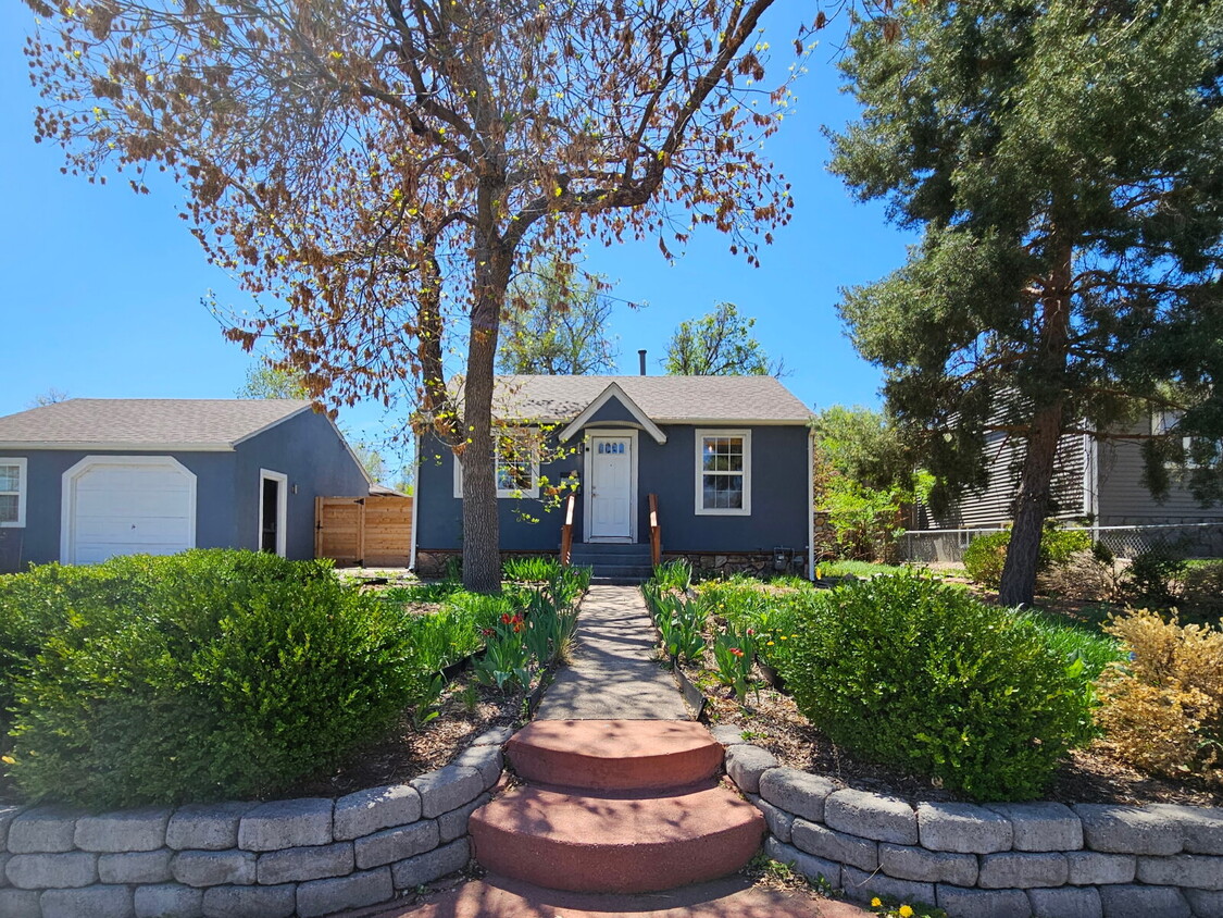 Primary Photo - Charming 2-Bedroom Home with Spacious Back...