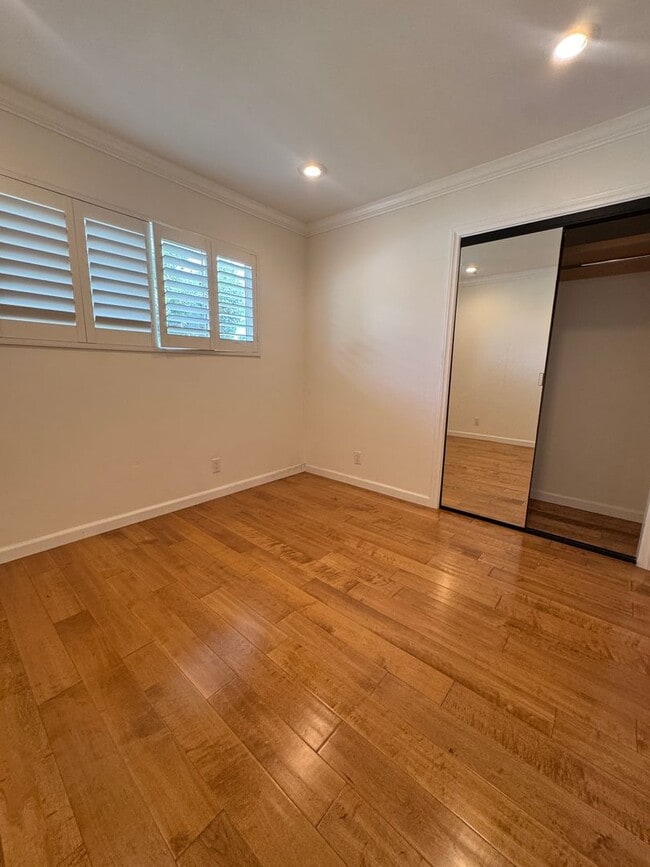 Building Photo - Beautiful 3 Bedroom, 2 Bathroom Home in Prime Santa Monica Location