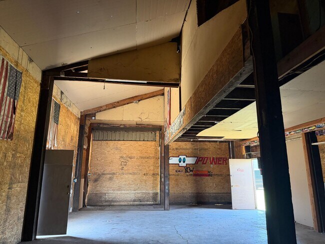 Building Photo - 1135 Laurel Ave