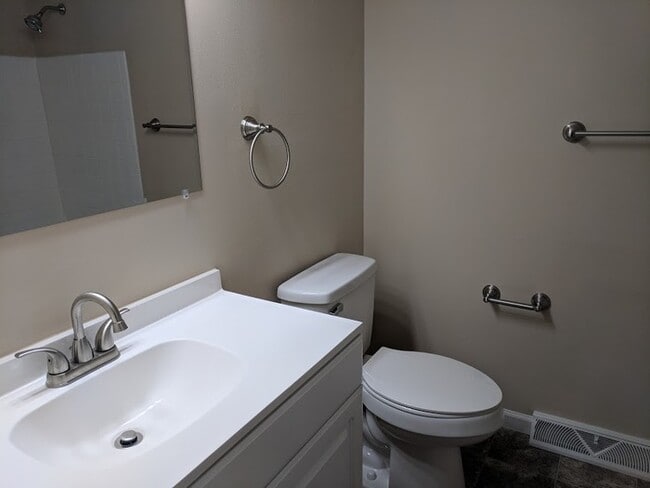 Building Photo - Beautiful Bi-Level Home