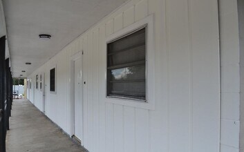 Building Photo - 321 Bellot St