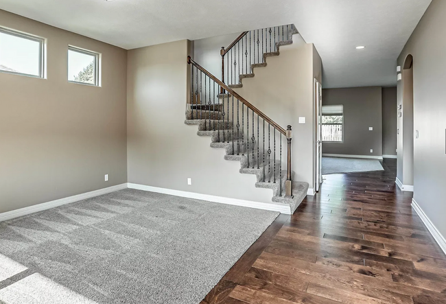 Building Photo - 5 Bedroom in Falcon Ridge!!