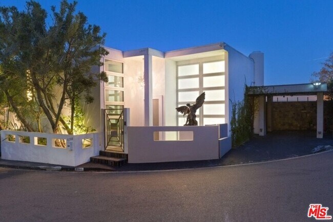 Foto del edificio - 8380 Hollywood Blvd