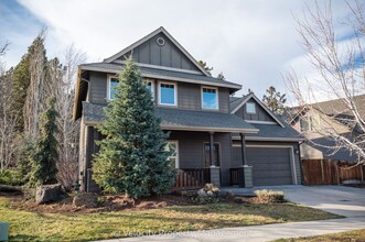 Building Photo - 3001 NE Quiet Canyon Dr