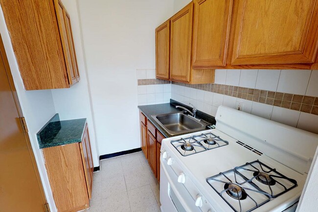 Kitchen - 1440 E. 52nd Street