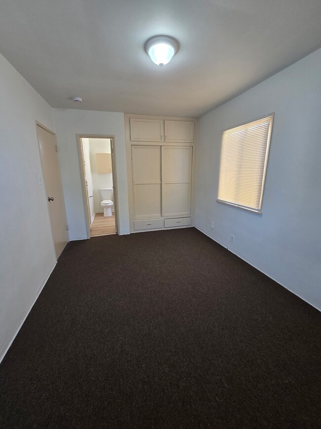 Building Photo - 10105 Pinehurst Ave