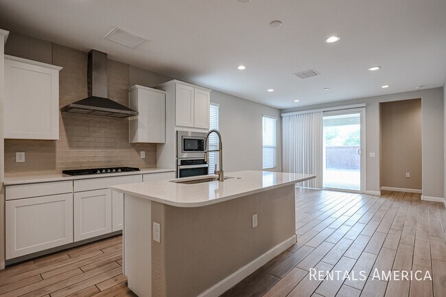 Building Photo - Gorgeous 3 bed/2 bath in Lucero at Estrell...