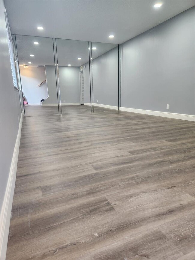 Building Photo - 5668 Blueberry Ct