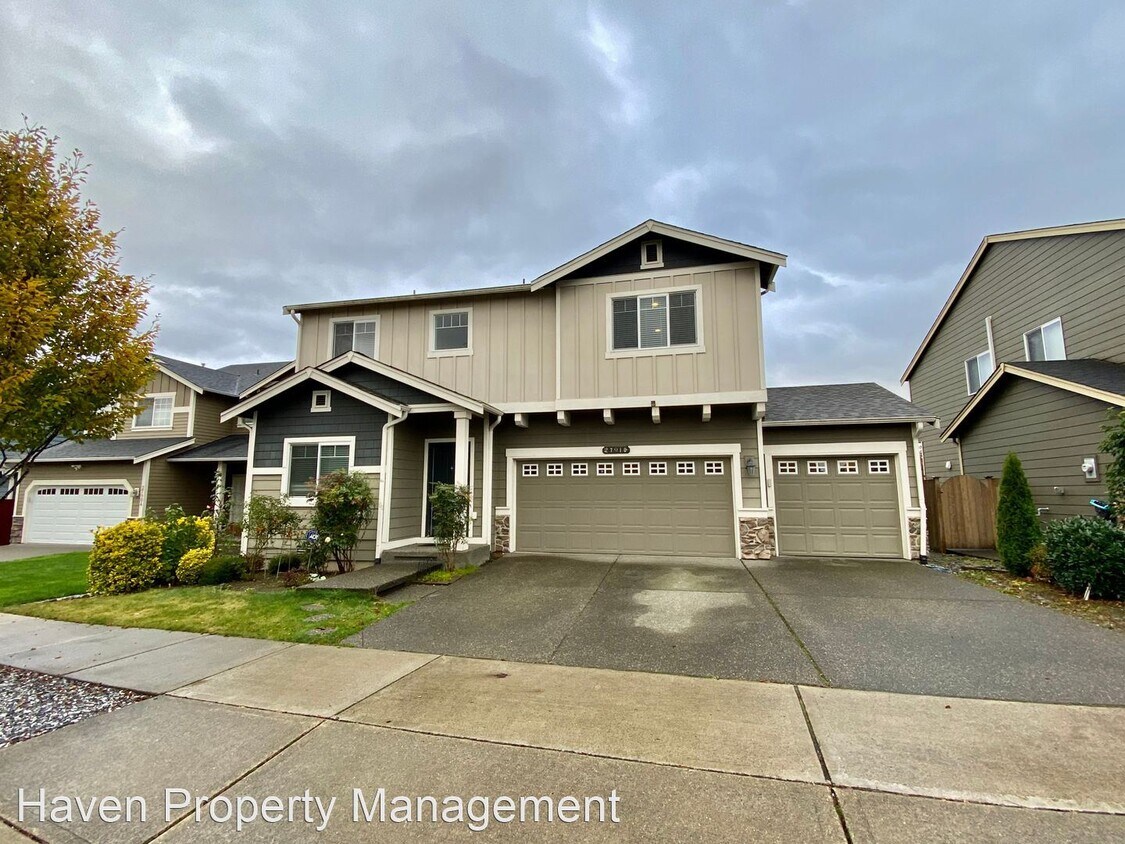 3 br, 2.5 bath House 27910 126th Ave SE House Rental in Kent, WA