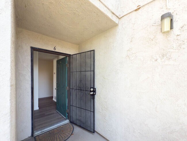 Foto del edificio - 2 BEDROOM 2 BATH CONDO IN GATED COMMUNITY ...